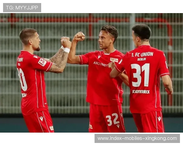 波尔图边路突破与内切形成完美配合