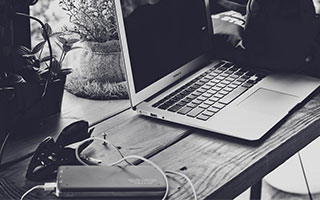 _湖人疯狂反扑！詹姆斯绝杀瞬间点燃全场_，詹姆斯湖人经典比赛